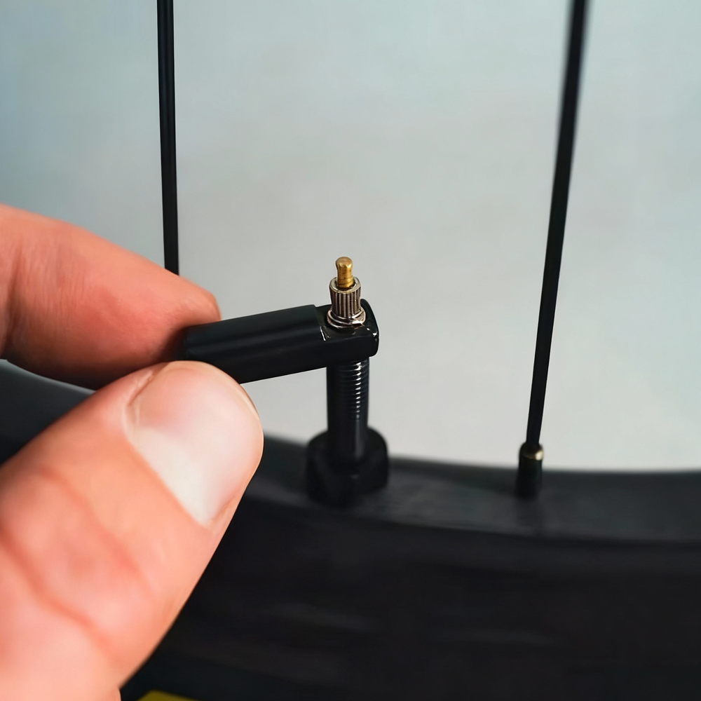 The valve of a bicycle tubeles - Tubeless Valve Core reseña y precio